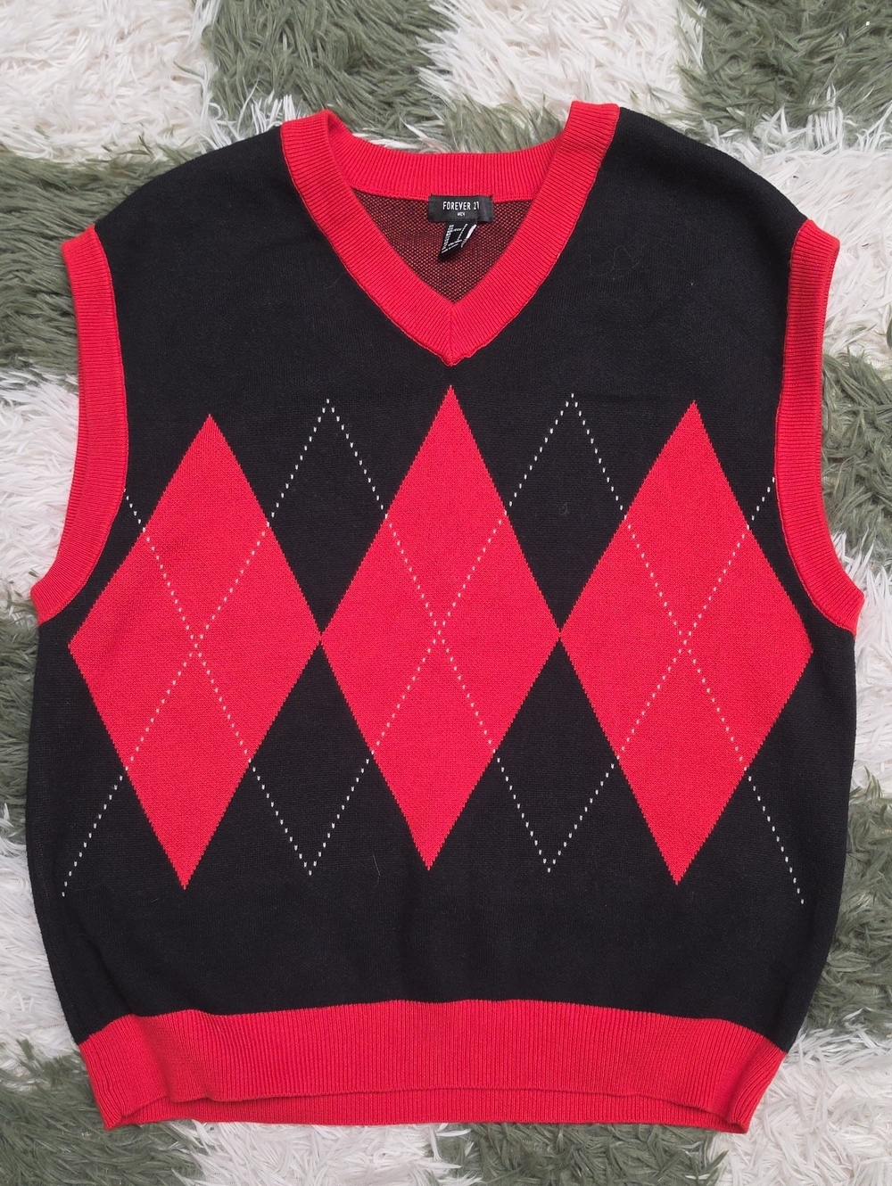 Forever 21 Mens Black & Red Argyle V-Neck Sweater Vest